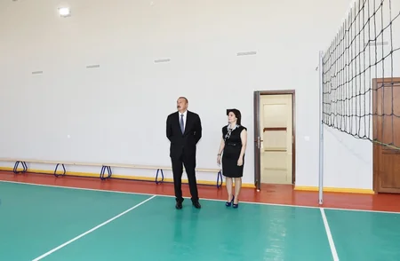 Prezident İlham Əliyev Nardarandakı 295 nömrəli tam orta məktəbdə yaradılan şəraitlə tanış olub - YENİLƏNİB
