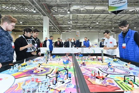 SAF 2023-ün üçüncü günündə dövlət rəsmiləri yarışları izləyiblər 