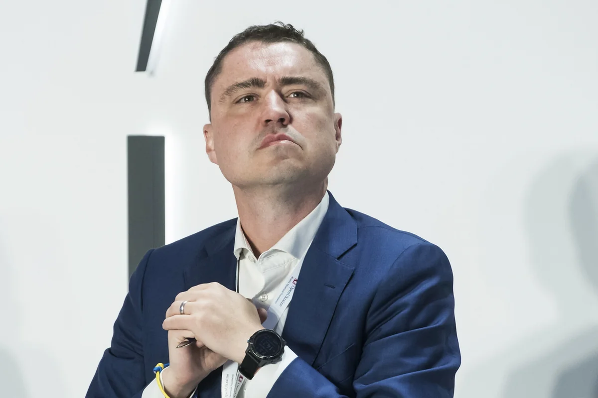 Estoniyanın keçmiş baş naziri içkili olduğu üçün təyyarədən düşürülüb
