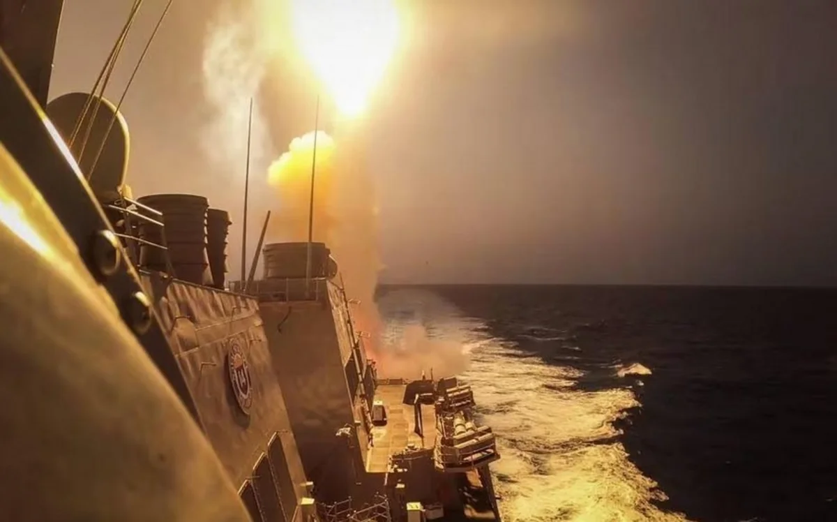 Husilər Qırmızı dənizdə Britaniyanın ticarət gəmisinə hücum edib