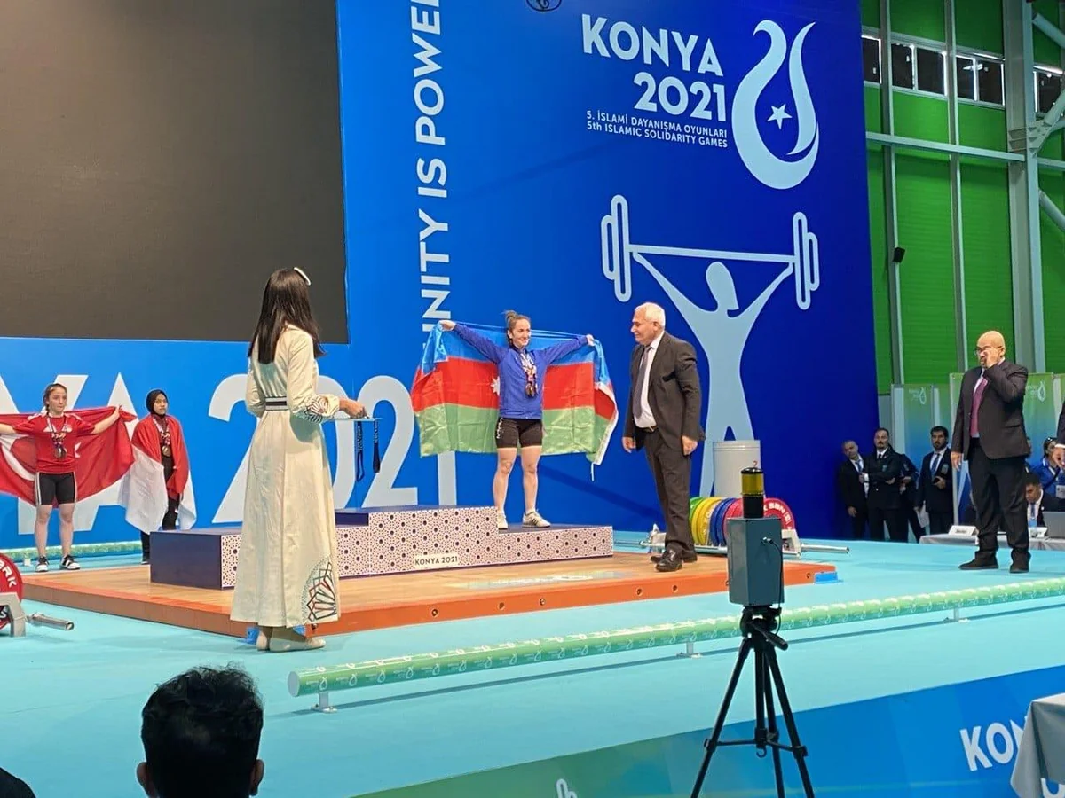 İslamiadada ağırlıqqaldırma növü üzrə medal təqdimatında yenilik edilib