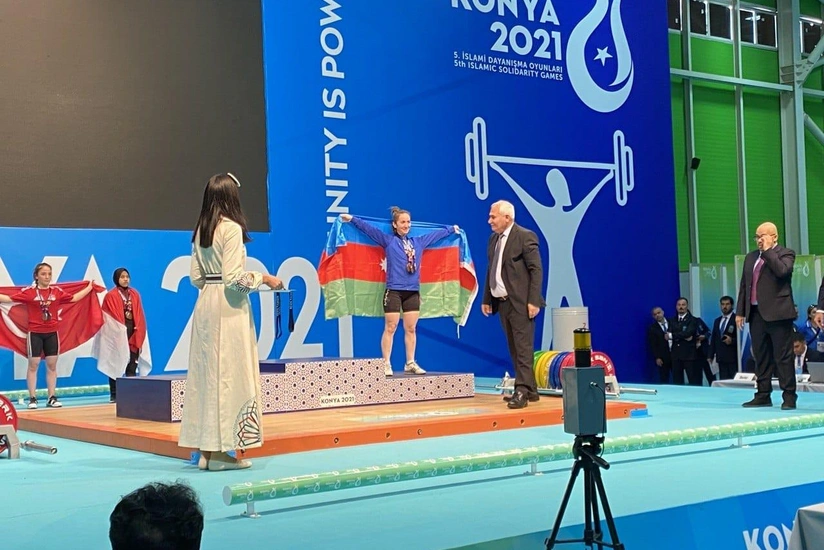 İslamiadada ağırlıqqaldırma növü üzrə medal təqdimatında yenilik edilib