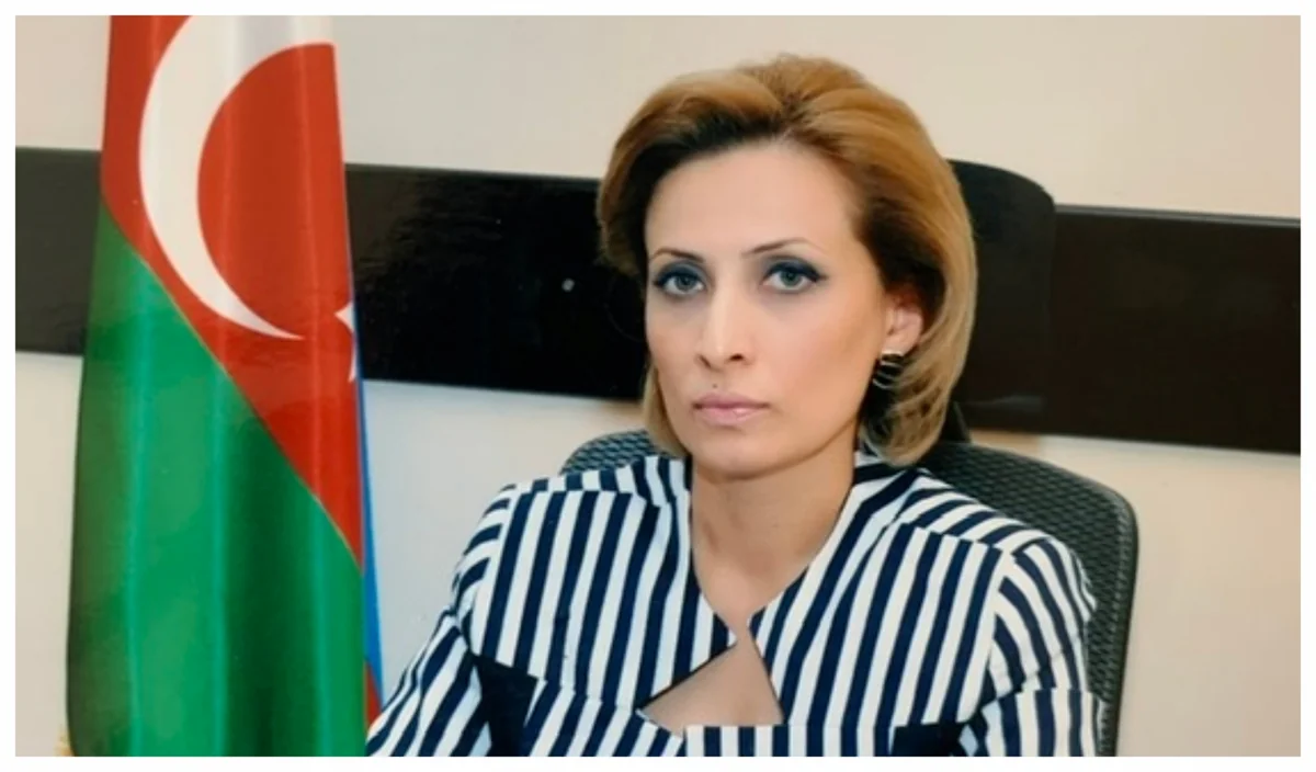 Şəhidlərin xatirəsi anılan zaman ayağa durmayan məktəb direktoru cəzalandırılıb
