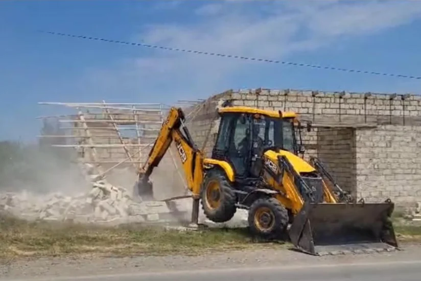 Qubada qanunsuz tikili sökülüb