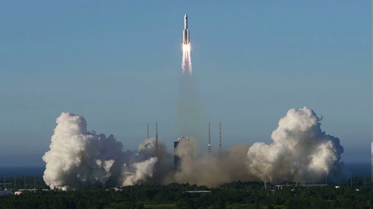 Çin yeni nəsil fəza gəmisini orbitə göndərdi