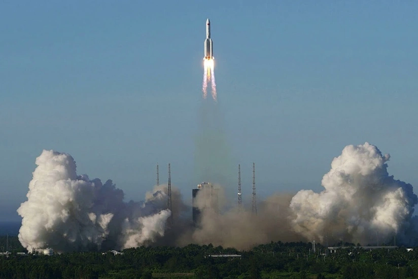 Çin yeni nəsil fəza gəmisini orbitə göndərdi