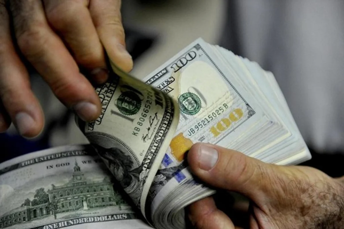 Azərbaycandakı bankların nağd dollar alqı-satqısı əməliyyatlarının həcmi azalıb
