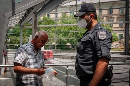 Bakı metrosunda maska taxmayanlar cərimələnib