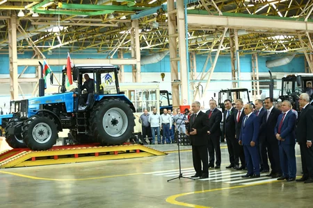 Gəncə Avtomobil Zavodunda 10 mininci traktor konveyerdən çıxıb