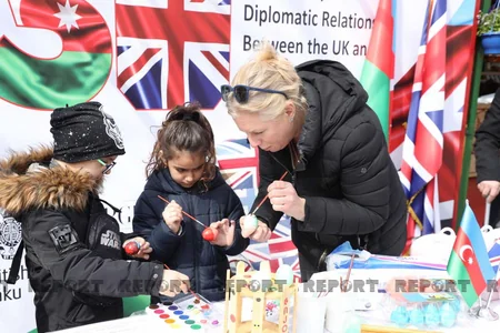 Britaniya səfirliyi Bakıda xeyriyyə yarmarkası təşkil edib