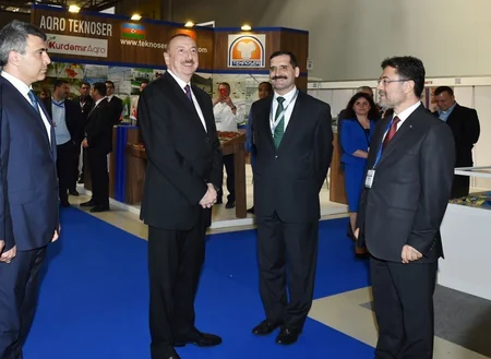 Prezident İlham Əliyev XXV Azərbaycan Beynəlxalq Qida Sənayesi və XIII Azərbaycan Beynəlxalq Kənd Təsərrüfatı sərgiləri ilə tanış olub - YENİLƏNİB