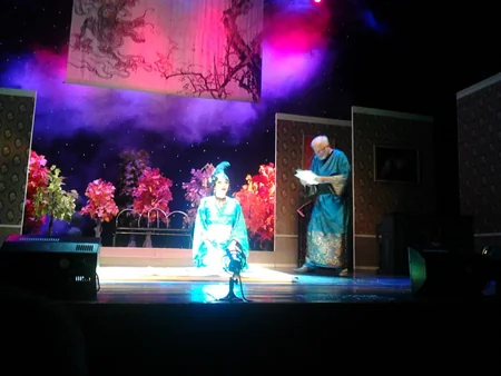 Rus Dram Teatrında Blisslər ailəsi eksentrik komediyasının premyerası olub