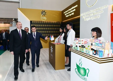 Prezident İlham Əliyev XXV Azərbaycan Beynəlxalq Qida Sənayesi və XIII Azərbaycan Beynəlxalq Kənd Təsərrüfatı sərgiləri ilə tanış olub - YENİLƏNİB