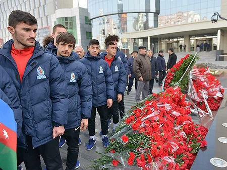Millimizin üzvləri Xocalı faciəsinin qurbanlarını yad etdi - FOTO