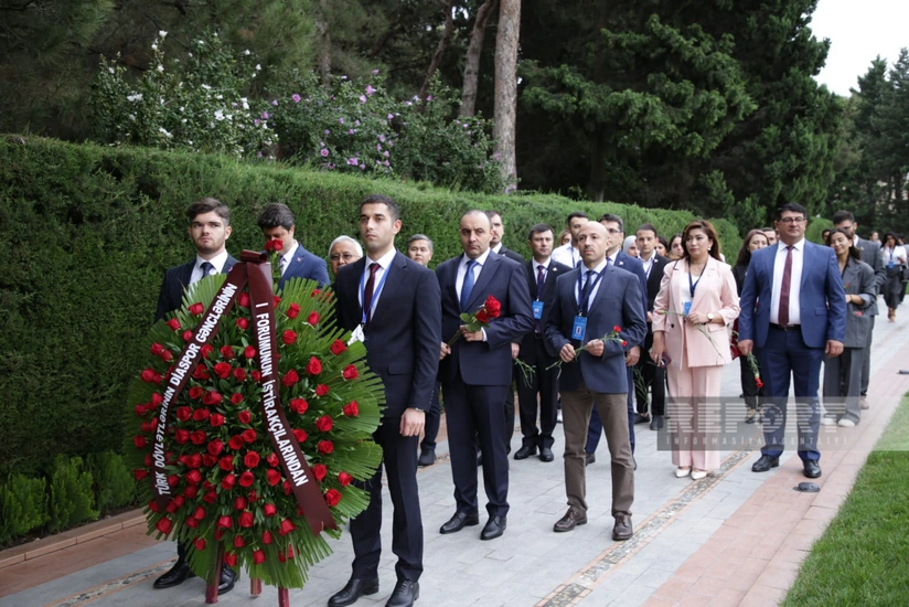 Diaspora Youth of Turkic States visit Alleys of Honor and Martyrs