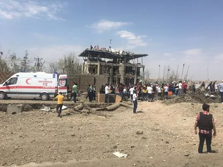 Türkiyədə terror aktı nəticəsində biri uşaq olmaqla 7 nəfər ölüb, 21 nəfər yaralanıb - YENİLƏNİB-3 - VİDEO
