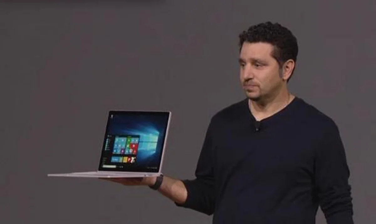 ​Microsoft представила свой первый ноутбук - ВИДЕО