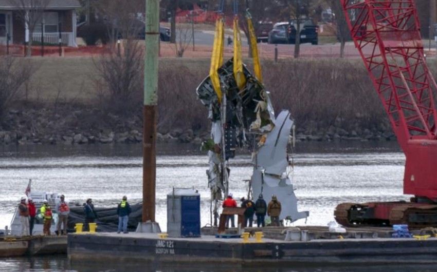 Divers find bodies of all US plane crash victims