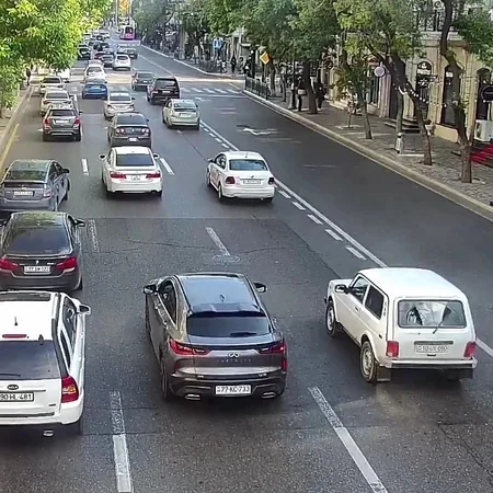 Bakının bir sıra yollarında tıxac yaranıb - SİYAHI