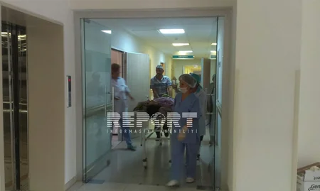 Azərbaycanda ər arvadını bıçaqlayıb - VİDEO