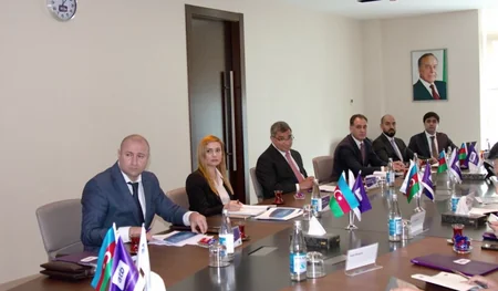 Azərbaycan İnvestisiya Holdinqində Azər-Türk Bankın strateji təşəbbüsləri müzakirə olunub