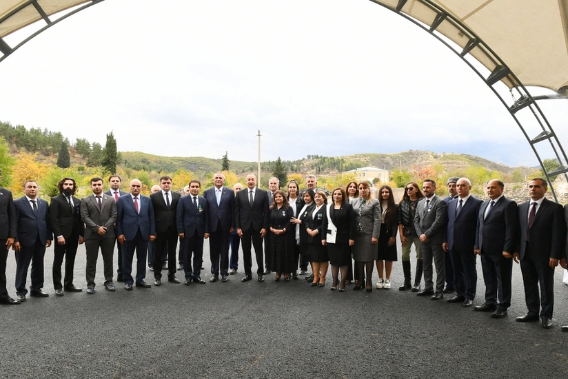 Prezident İlham Əliyev və birinci xanım Zəngilan ictimaiyyətinin nümayəndələri ilə görüşüblər