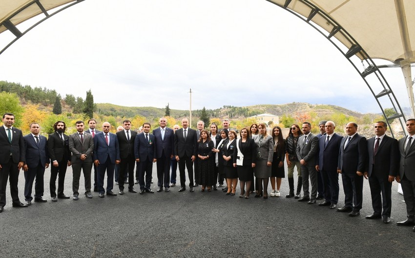 Prezident İlham Əliyev və birinci xanım Zəngilan ictimaiyyətinin nümayəndələri ilə görüşüblər