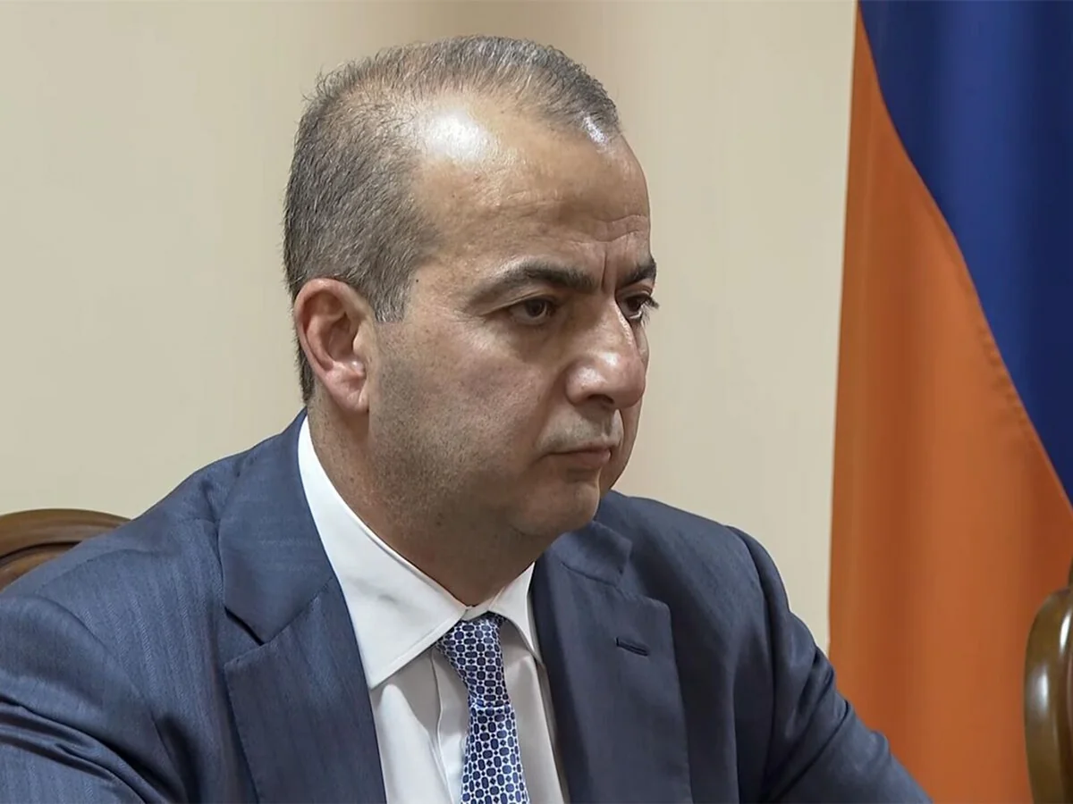 Пашинян уволил директора СНБ Армении за отказ задержать Карапетяна