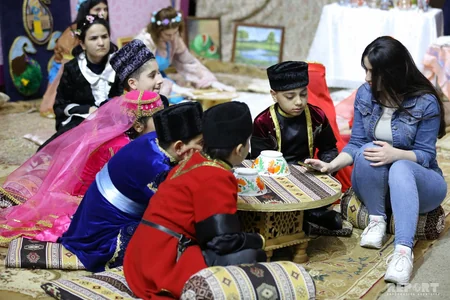 Sağlamlıq imkanları məhdud uşaq və gənclərin əl işlərindən ibarət sərgi və konsert proqramı təşkil olunub