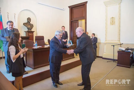 SOCAR-da neftçilərə orden və medallar təqdim olunub