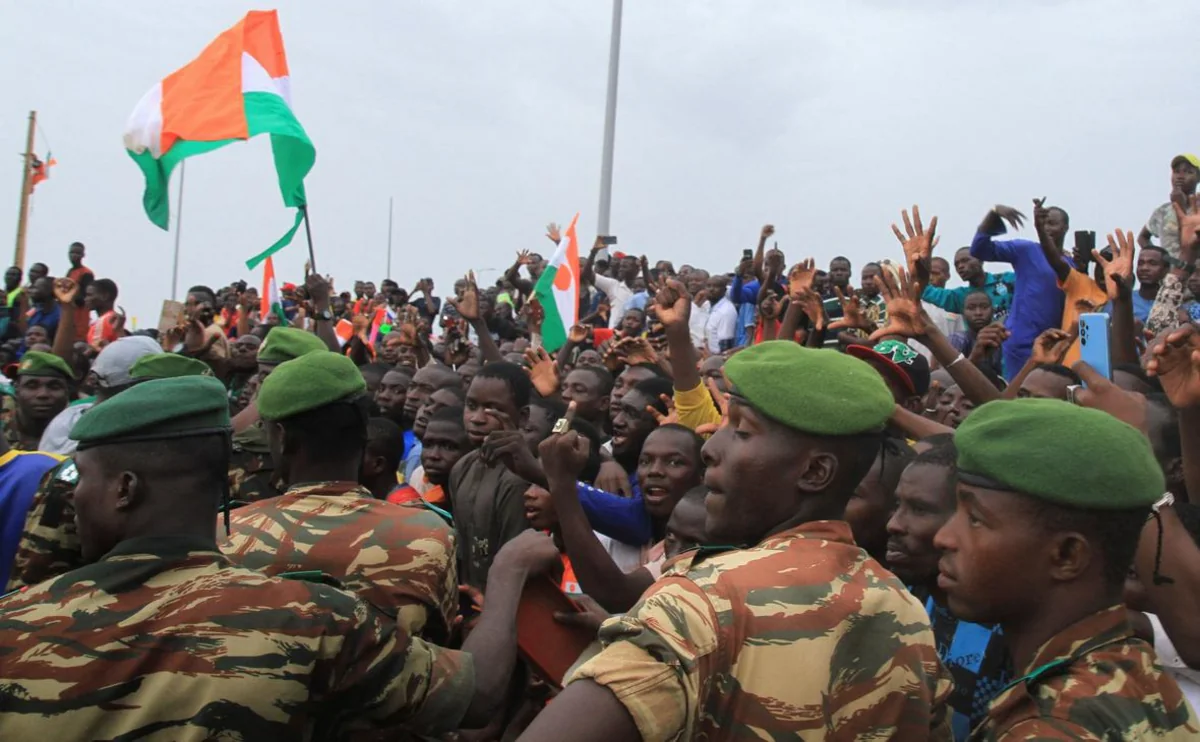 Nigerdə xunta Fransanı müdaxilə qüvvələrini yerləşdirməkdə ittiham edir 