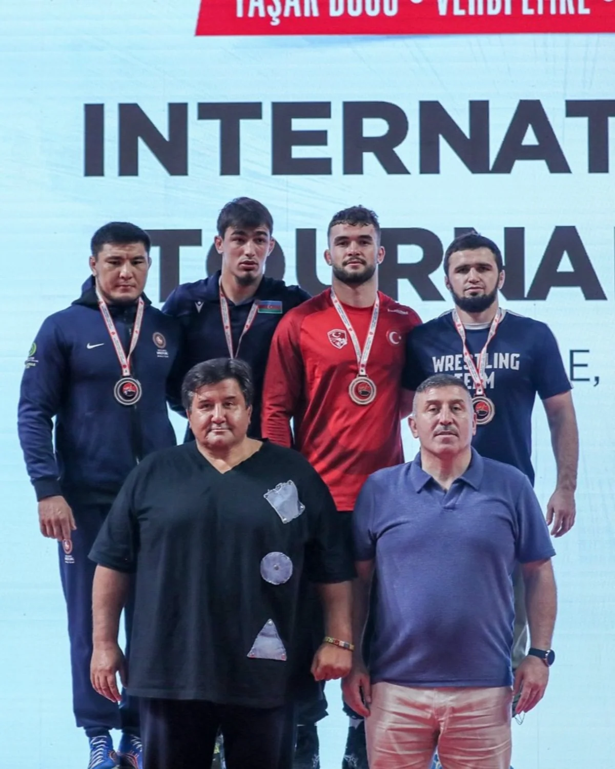 Azərbaycan güləşçisi Türkiyədə çempion olub