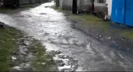Zaqatalaya yağan güclü dolu və leysan nəqliyyatın hərəkətini çətinləşdirib