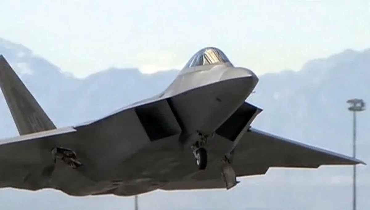 ​ABŞ Yaponiyaya 12 müasir F-22 tipli qırıcı göndərib