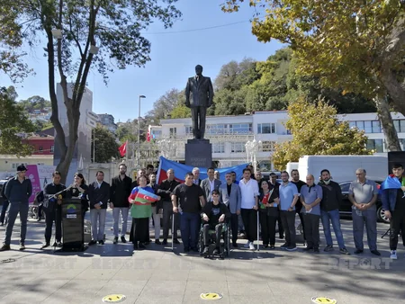 В Стамбуле почтили память шехидов Отечественной войны