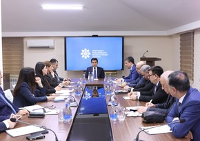 Hikmət Hacıyev Medianın İnkişafı Agentliyində media subyektlərinin rəhbərləri ilə görüşüb