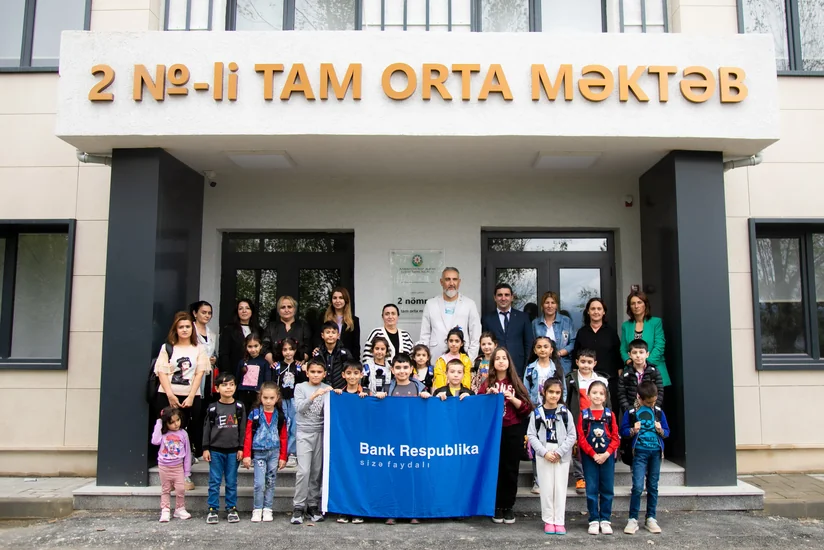 Bank Respublika Laçında ilk dəfə məktəbə gedəcək uşaqları sevindirdi