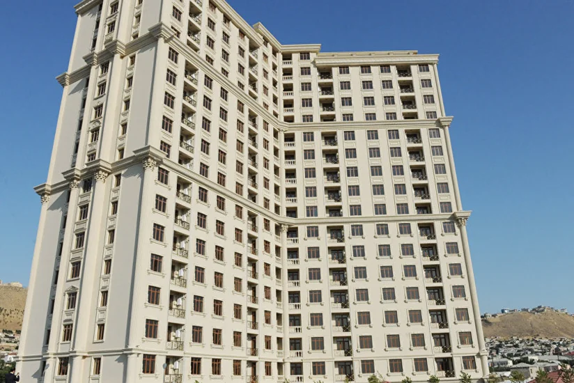 Jurnalistlər binasından mənzil vədi verən baş redaktorun məhkəməsində şahidlər ifadə verib