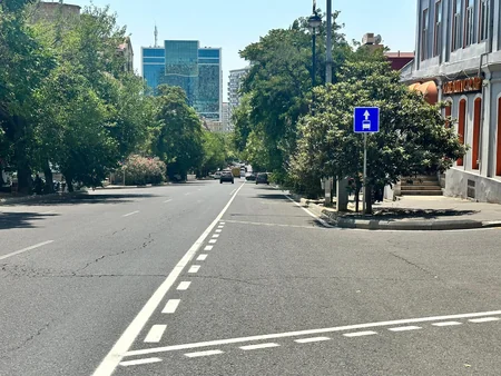 Bakının Cəfər Cabbarlı küçəsində hərəkət zolaqlarının təşkil edilməsi yekunlaşıb