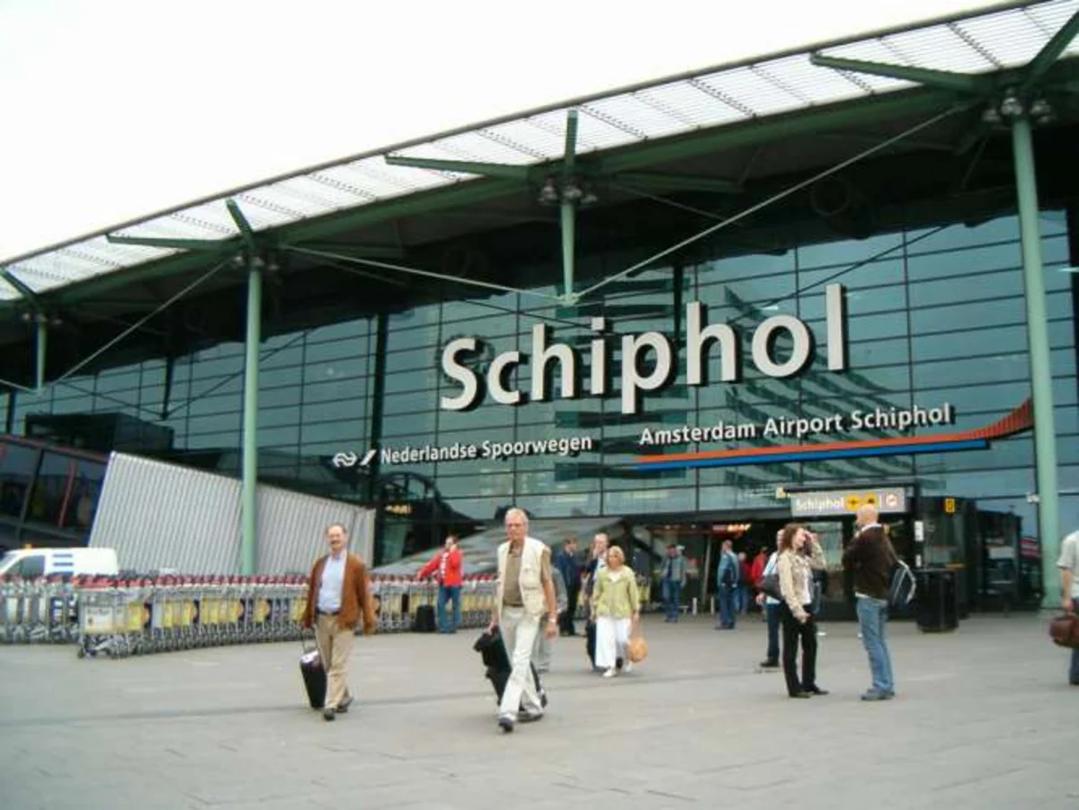 ​Amsterdam aeroportu bütün reysləri ləğv edib