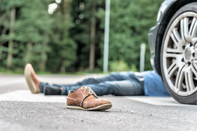 Samuxda avtomobil piyadanı vuraraq öldürüb