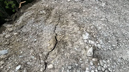 Ağsu aşırımında çətinliklər yaranıb, davamlı yağışlar torpaq sürüşməsi riskini artırıb