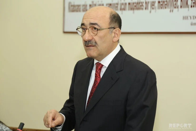 Əbülfəs Qarayev Parni iz Bakuya efir qadağası qoyulması ilə bağlı məsələyə münasibət bildirib