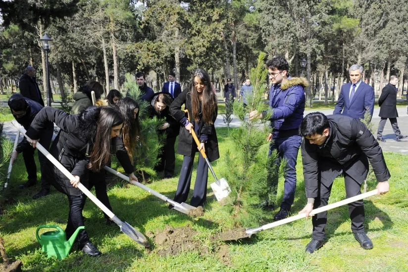 Leyla Əliyeva “Xocalıya ədalət!” kampaniyası çərçivəsində Suraxanıda ağacəkmə aksiyasında iştirak edib