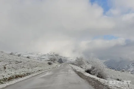 Qar səbəbi ilə Lənkəran-Lerik yolunda nəqliyyatın hərəkəti çətinləşib - FOTO