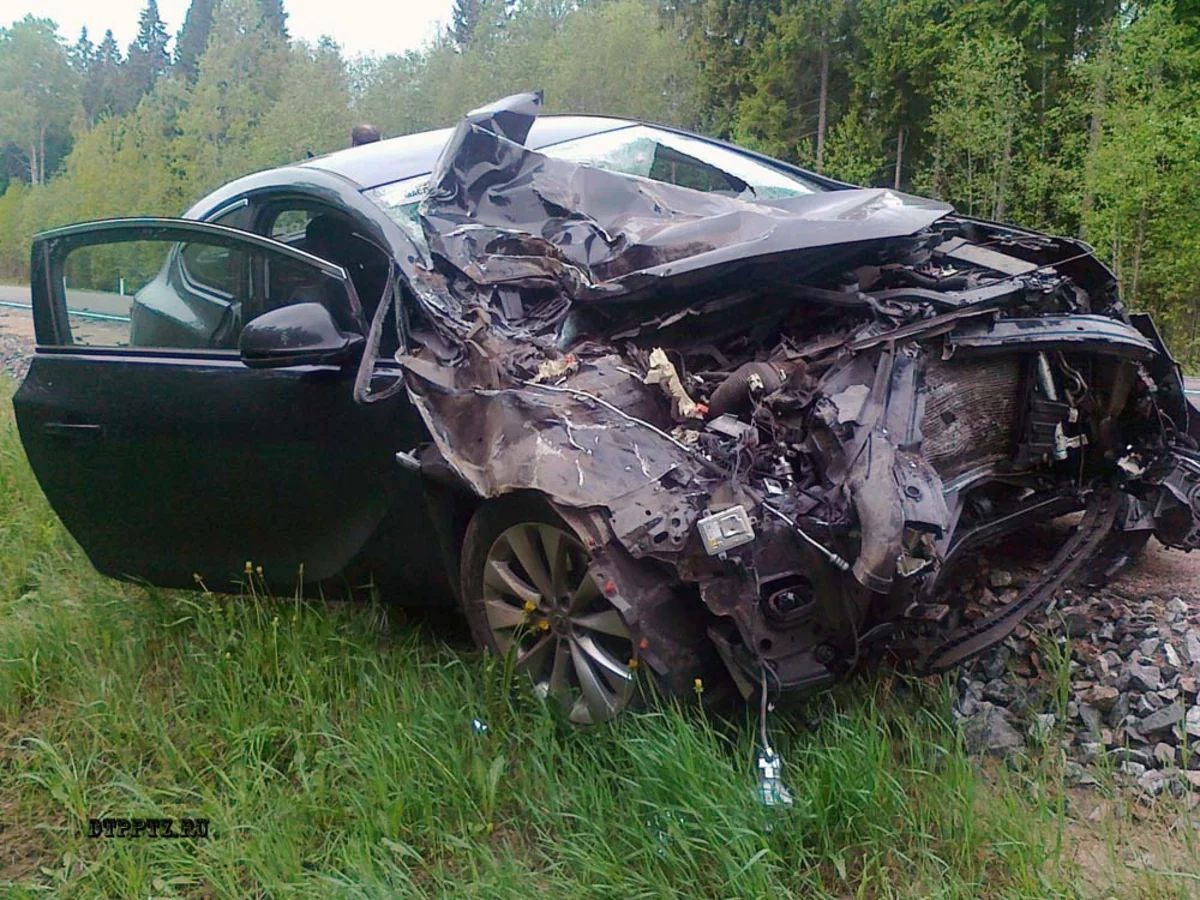 Tovuzda Opel KaMAZa çırpılıb, xəsarət alan var