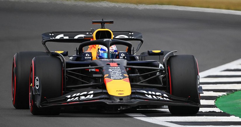 Formula 1: Ferstappen Britaniya Qran-prisinin sıralama turunda qalib gəlib