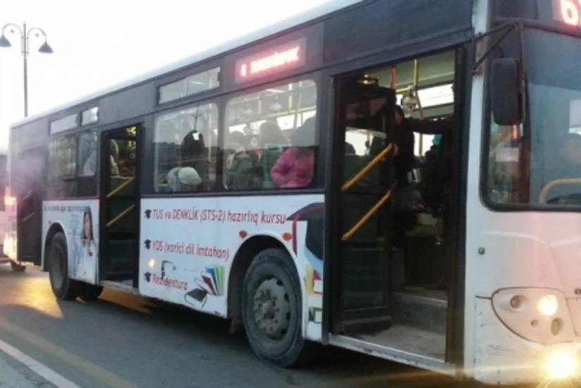 Bakıda iki sərnişin avtobusu toqquşub: 1 ölü, 13 yaralı