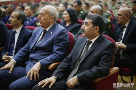 Aprel döyüşlərində şəhid olan hərbçilərin təltif olunduqları medallar ailə üzvlərinə təqdim edilib - FOTO