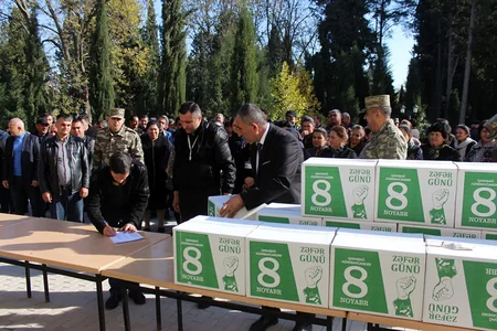 Azərbaycan Ordusunda Zəfər Günü münasibətilə silsilə tədbirlər keçirilib
